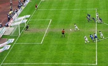 รูปการยืนของผู้เล่นในขณะเตะลูกโทษ วิธีการยืนเมื่อเตะลูกโทษ เตะลูกโทษผิดกติกา