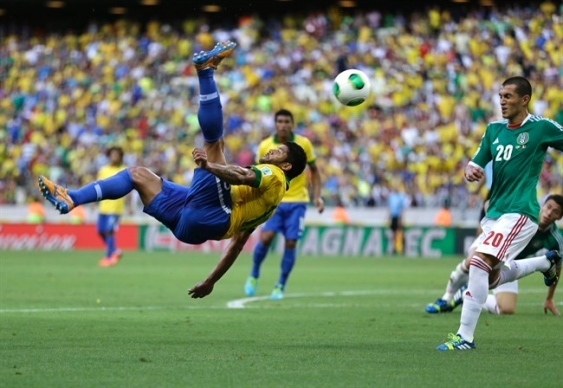VIDEO DE LA CHALACA DE RONALDINHO video de la chalaca de ronaldinho: