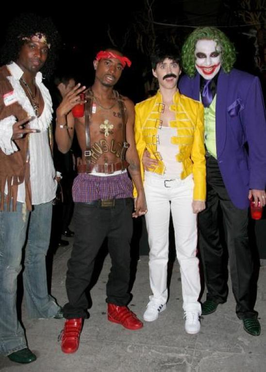 2pac seen alive with freddy mercury and heath ledger genius