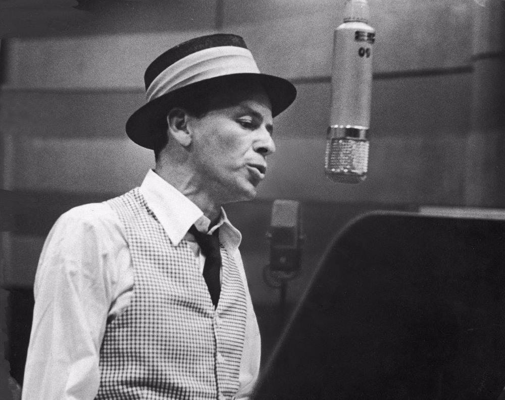 Frank Sinatra – Strangers in the Night Lyrics