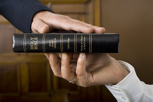 Afbeeldingsresultaat voor hand on the bible